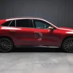 Mercedes GLC Elektrisch Rood Zijprofiel Zicht