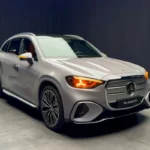 Mercedes GLC Elektrisch Vooraanzicht met Verlichte Koplampen