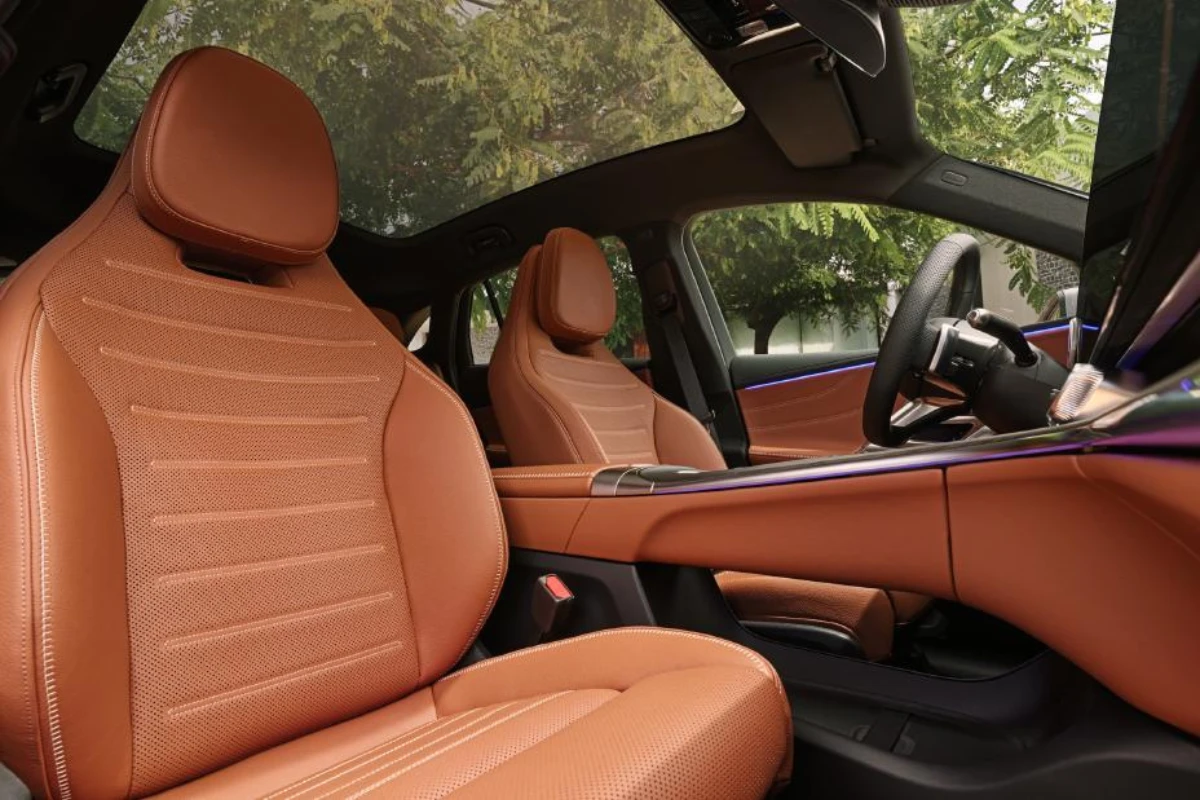 Mercedes GLC Elektrisch Voorstoelen met Bruin Leer Premium Stiksel