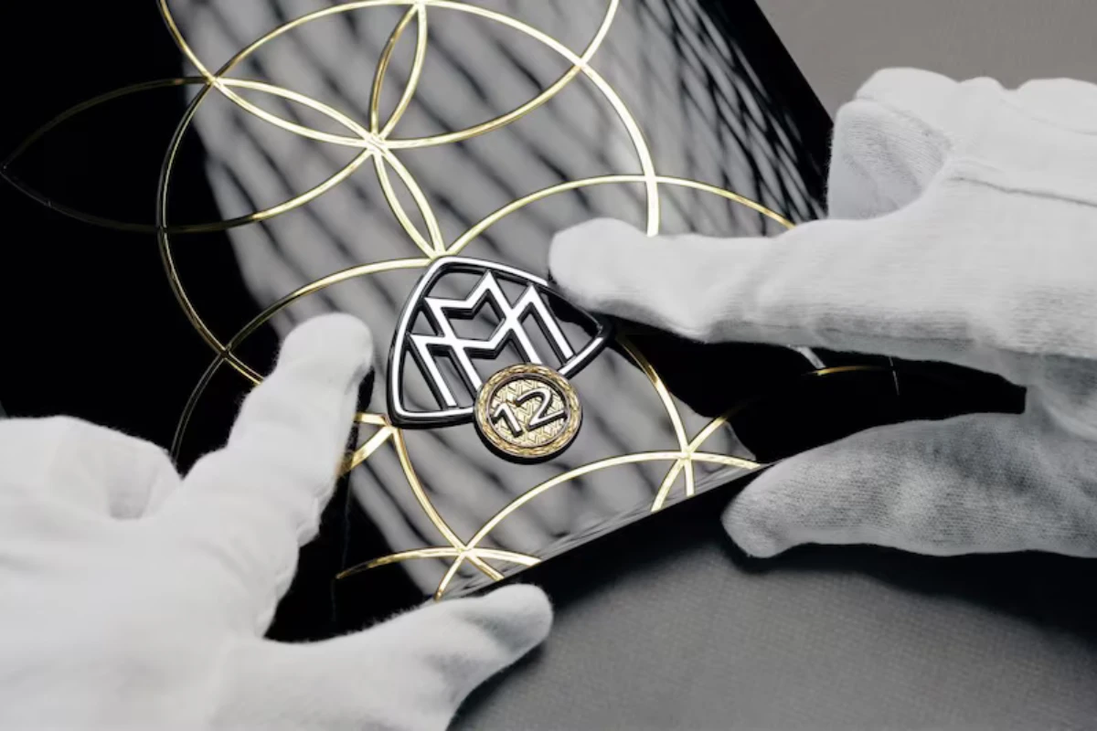 Mercedes-Maybach V12 Edition - Handgemaakt Embleem Proces