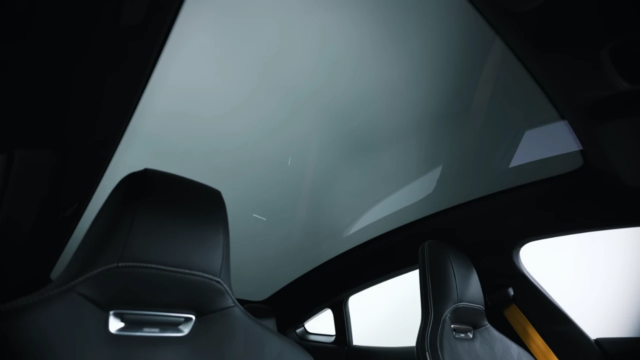 Polestar 5 Panorama Dak Interieur - Glazen Plafond Luxe Cabine