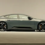 Polestar 5 Zijaanzicht - Elektrische GT Lage Houding Design