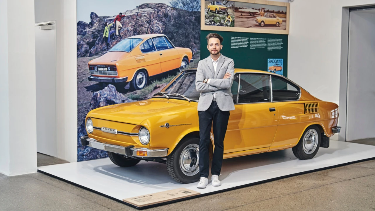 Richard Švec met Originele Skoda 110R - Designer en Erfgoed Icoon