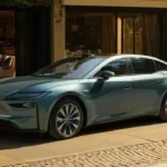 Toyota bZ7 Elektrische Sedan in Luxe Woonhof