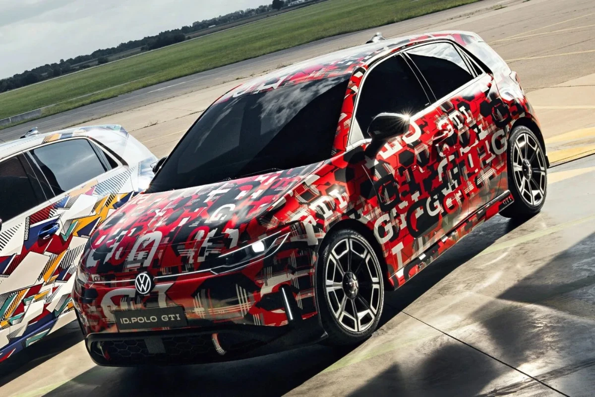 Volkswagen ID Polo GTI Circuit Testen met Prestatie Camouflage