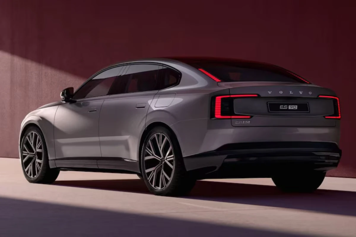 Volvo ES90 Achterontwerp met Onderscheidende C-Vormige LED Achterlichten