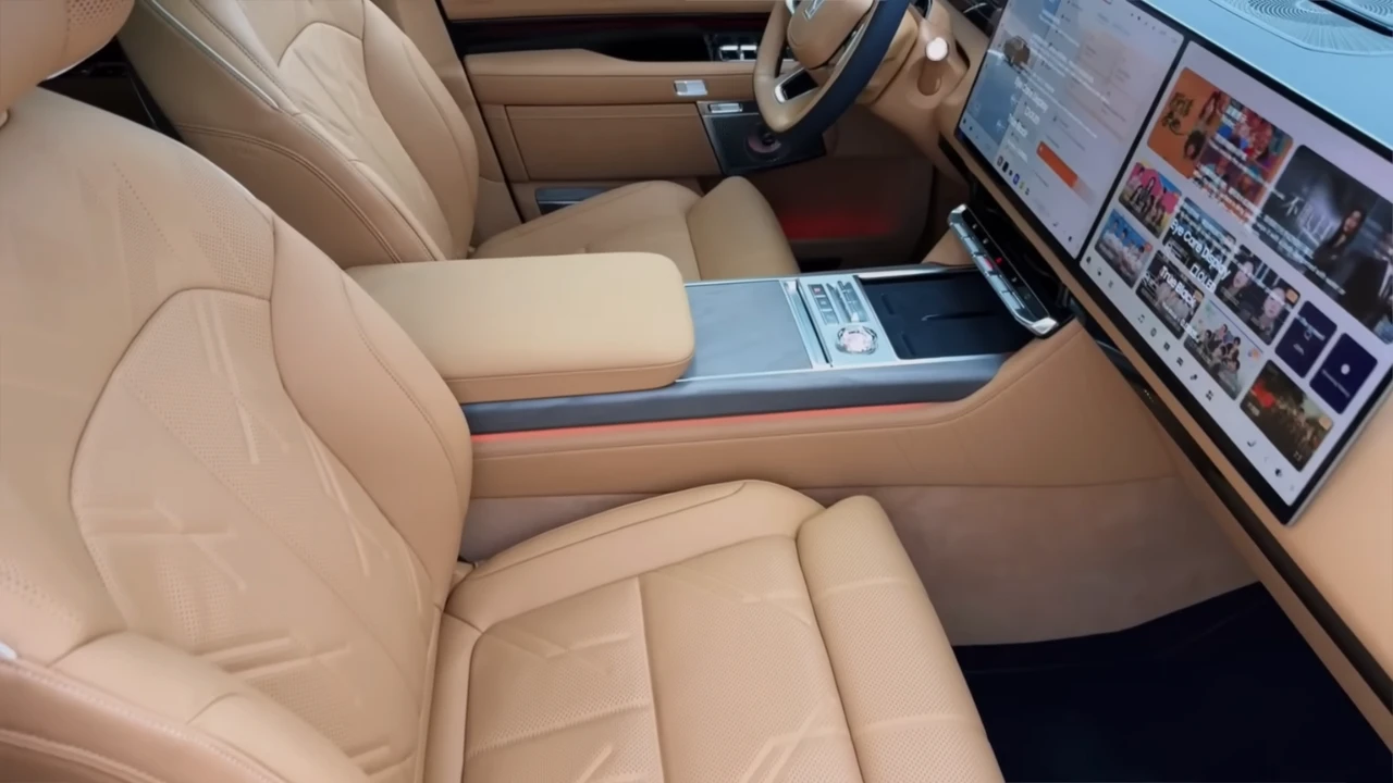 Zeekr 9X Middenconsole met Massief Houten Armsteun