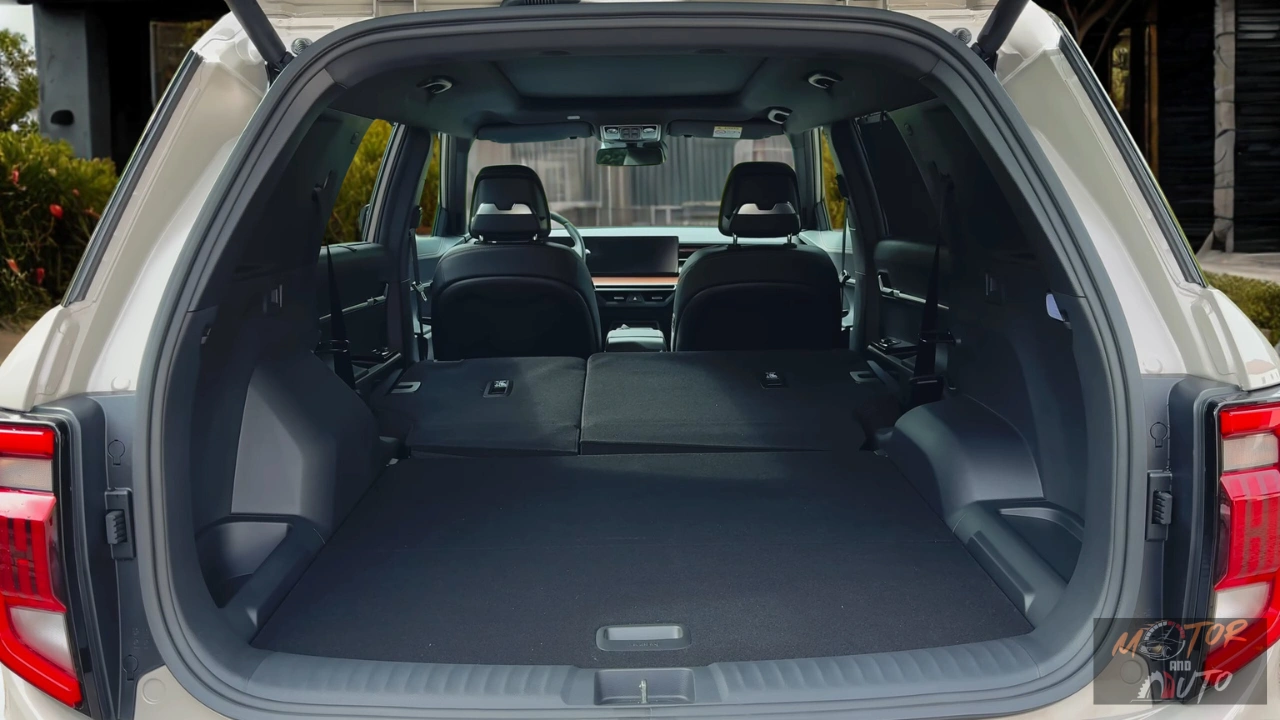 2025 KGM Torres Hybrid - Maximale Laadcapaciteit met Neergeklapte Achterstoelen