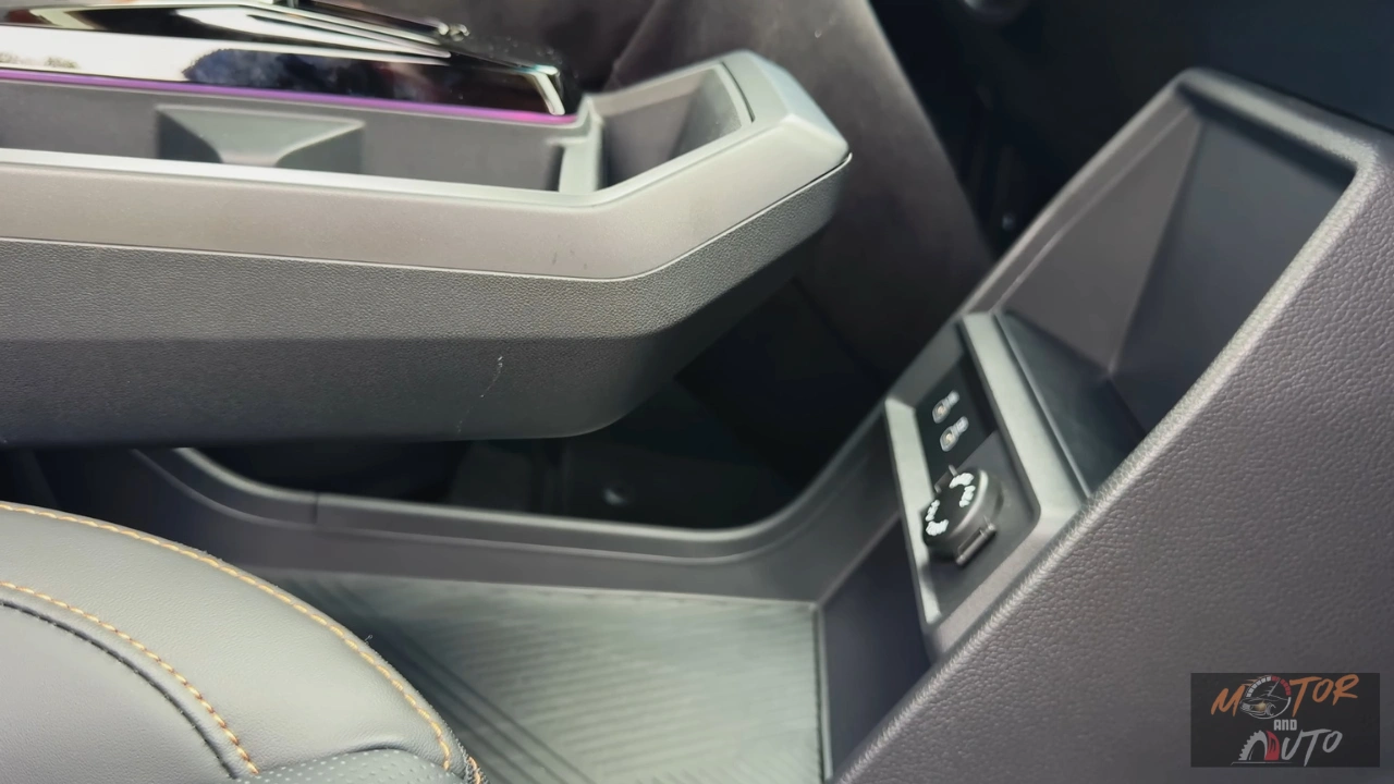 2025 KGM Torres Hybrid zwevende middenconsole opbergruimte