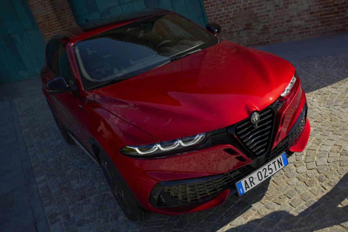 2026 Alfa Romeo Tonale Bovenaanzicht Voorzijde met Opnieuw Ontworpen Grille