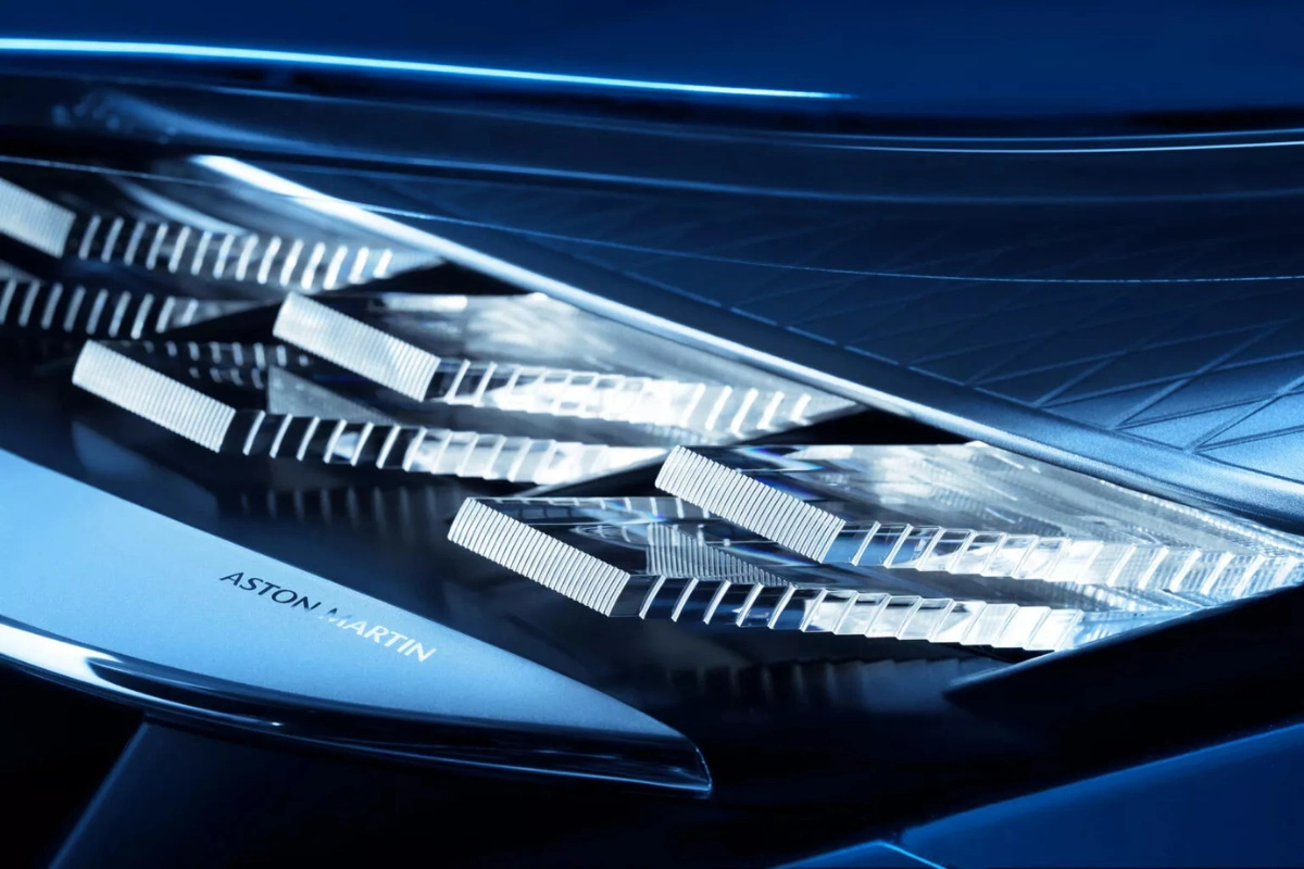 2026 Aston Martin DB12 S LED-koplamp ontwerp
