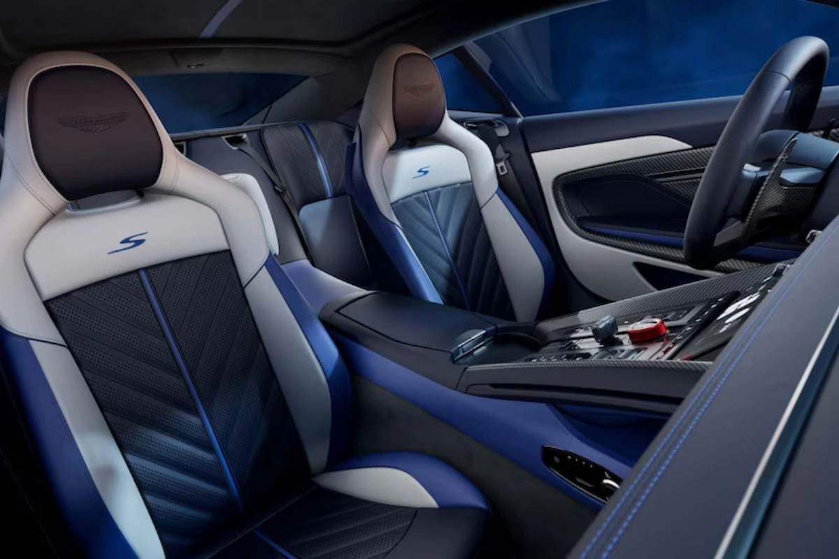 2026 Aston Martin DB12 S sportstoelen met S-badge