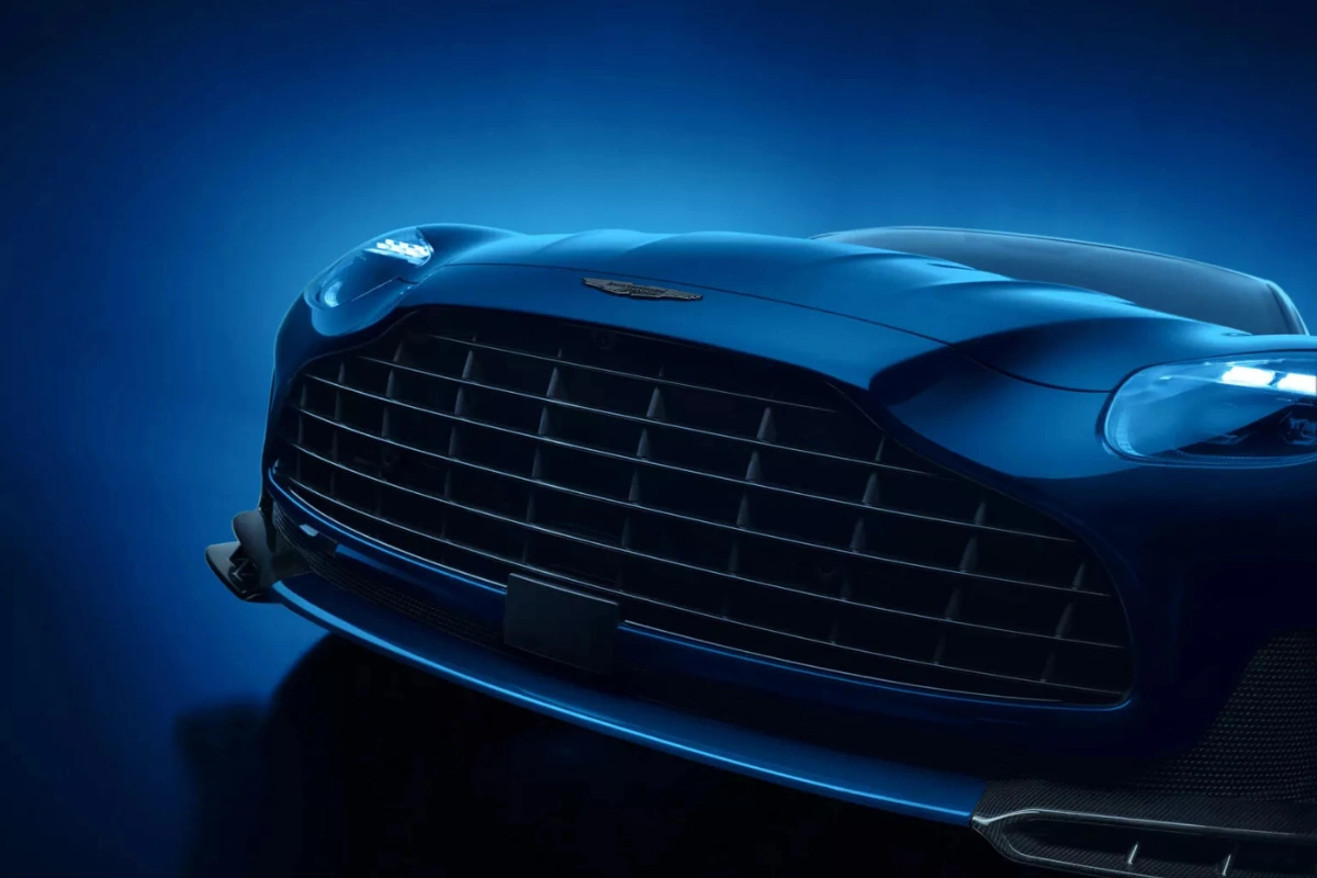 2026 Aston Martin DB12 S voorkant grille en aero detail