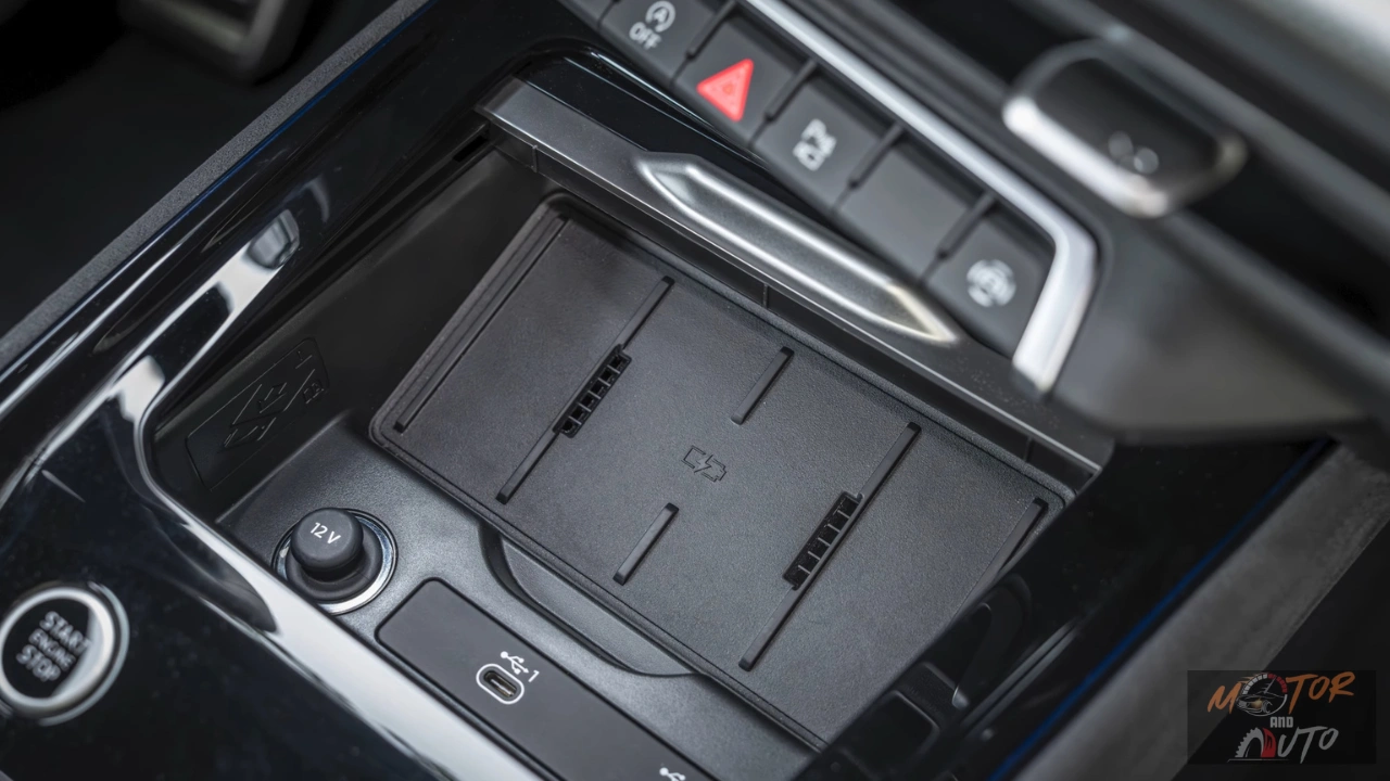 2026 Audi Q3 Draadloze Oplaadpad en Middenconsole Opbergruimte