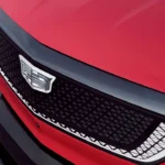 2026 Cadillac Optiq Black Crystal Grille en embleem detail