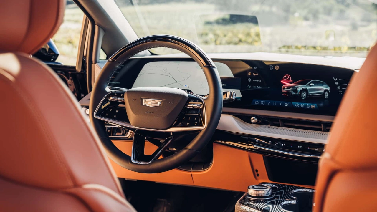 2026 Cadillac Optiq interieur met 33-inch LED-display