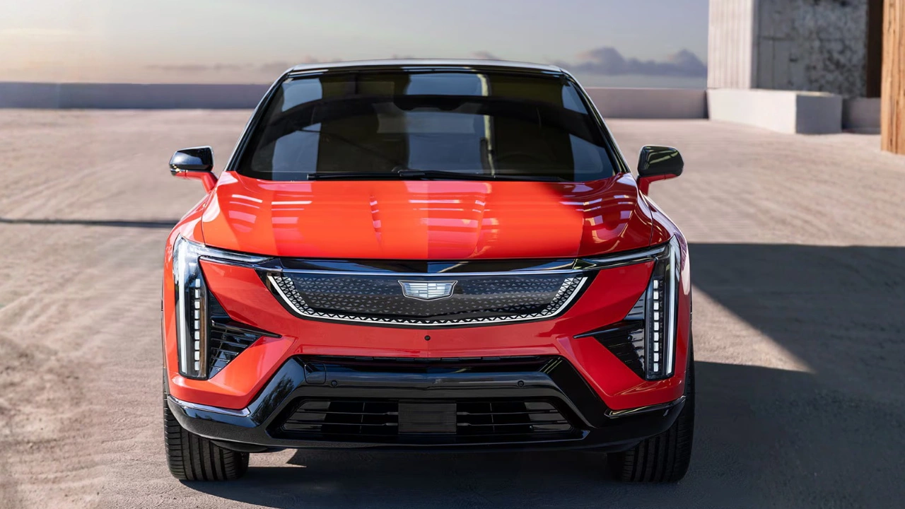 2026 Cadillac Optiq recht vooraanzicht ontwerp
