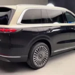 2026 Chery Fulwin T11 EREV Achterkant Driekwart Aanzicht met Volle-Breedte Lichtbalk