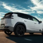 2026 Citroën C5 Aircross Achter Driekwart Dynamisch Aanzicht met Zwevend Achterlicht Ontwerp