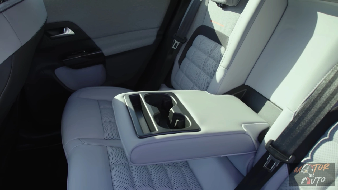 2026 Citroën C5 Aircross Achterste Centrale Armleuning met Geïntegreerde Bekerhouders