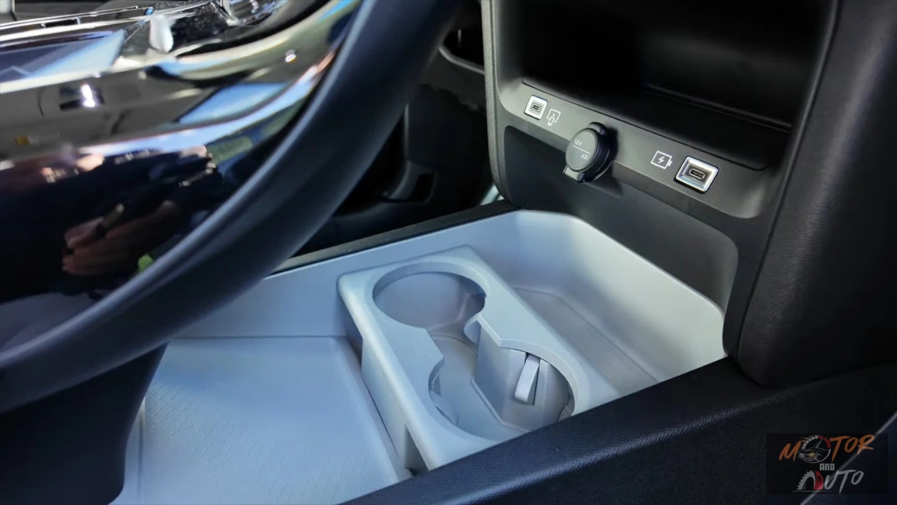 2026 Citroën C5 Aircross Opberg- en USB-oplaadpoorten onder de middenconsole