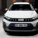 2026 Dacia Jogger Direct Vooraanzicht - Bijgewerkte Pixelgrille en LED-Verlichting