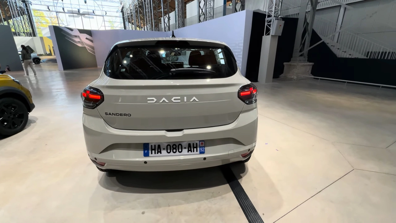 2026 Dacia Sandero Achteraanzicht - Heldere Glazen Achterlichten en Bijgewerkte Badges