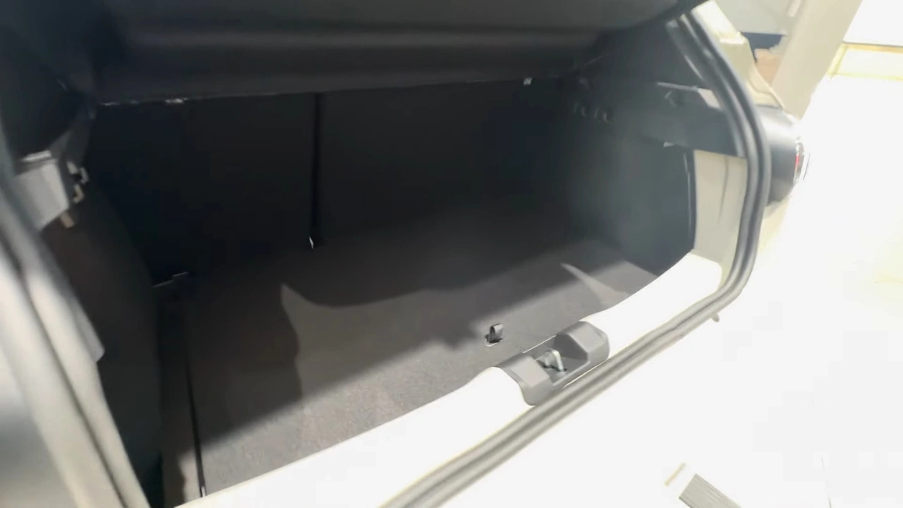 2026 Dacia Sandero Bagageruimte - YouClip-Accessoiresysteem Integratie