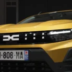 2026 Dacia Sandero Stepway Amber Geel - Nieuw Pixelgrille-Ontwerp Close-Up