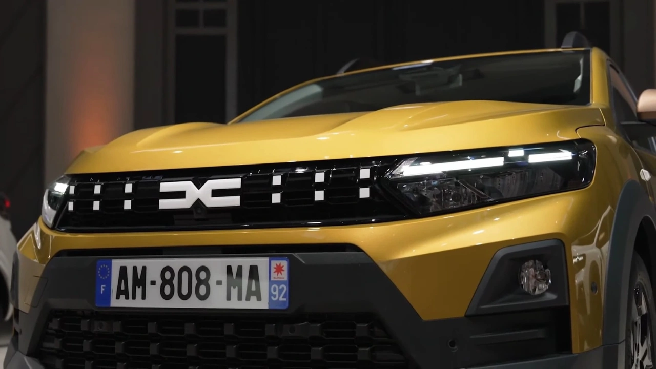 2026 Dacia Sandero Stepway Amber Geel - Nieuw Pixelgrille-Ontwerp Close-Up