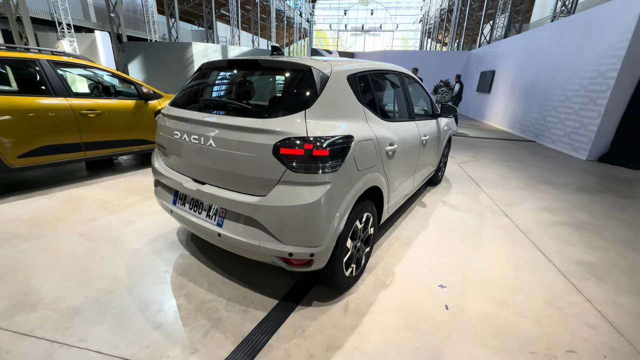 2026 Dacia Sandero Stepway Driekwart Achter - Nieuw LED-Achterlichtontwerp
