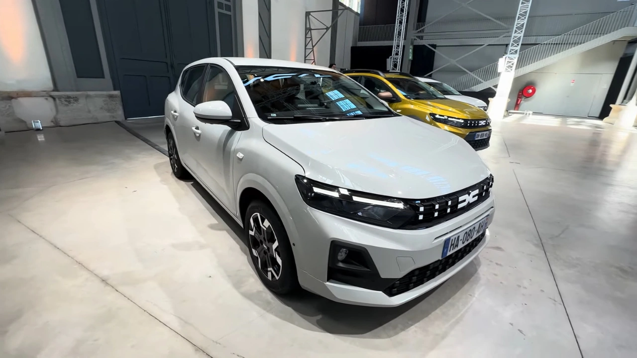 2026 Dacia Sandero Stepway Driekwart Voor - Crossover-Design met Zwarte Bekleding