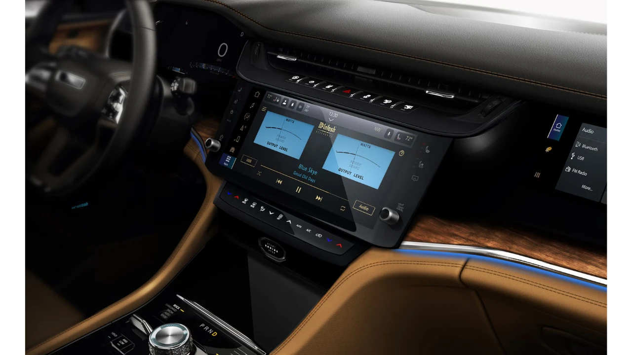 2026 Jeep Grand Cherokee Middenconsole Detail met McIntosh Audiosysteem