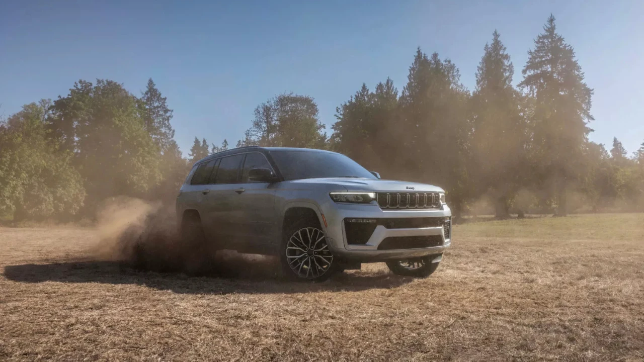 2026 Jeep Grand Cherokee Off-Road Pad Prestaties in Stoffige Omstandigheden