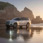 2026 Jeep Grand Cherokee Strand Drie-Kwart Weergave bij Gouden Uur