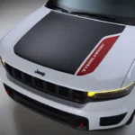 2026 Jeep Grand Cherokee Trailhawk Motorkap en Grille Detail