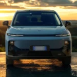 Vooraanzicht van de 2026 Leapmotor B10 met slanke LED koplampen en moderne voorgevel