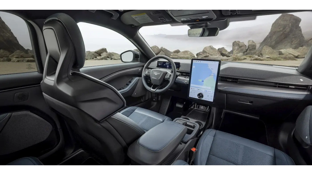 2026 Mustang Mach-E California Special Interieur - Navy Pier Bekleding en 15,5 Display
