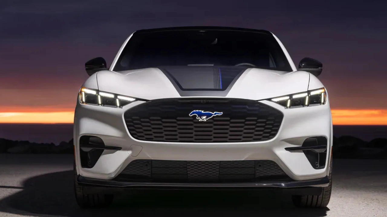 2026 Mustang Mach-E California Special - Studio Vooraanzicht