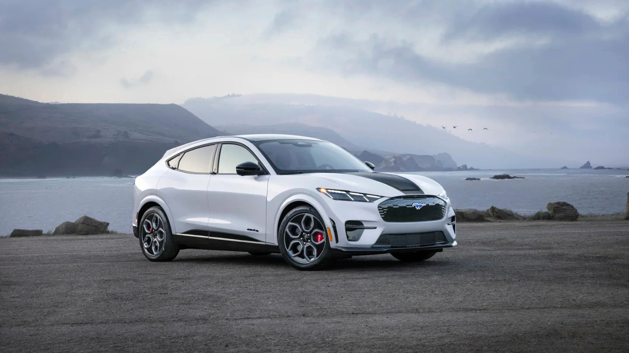 2026 Mustang Mach-E GT California Special - Volledig Zijprofiel