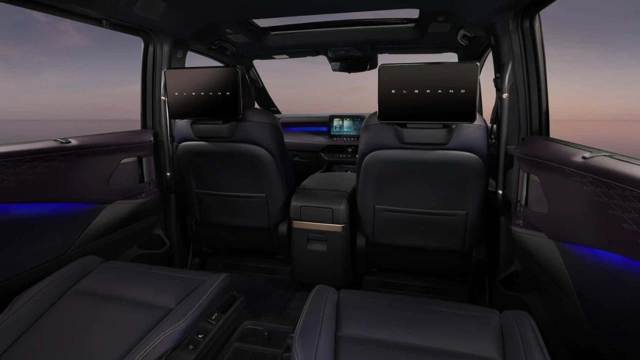 2026 Nissan Elgrand Achter Entertainment Systeem met Dubbele Schermen