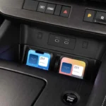 2026 Nissan Elgrand Dubbel draadloos oplaadgebied