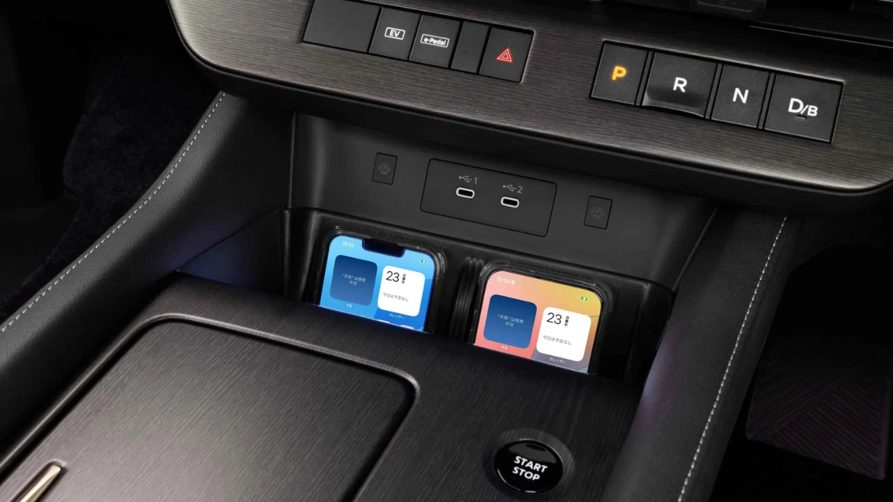 2026 Nissan Elgrand Dubbel draadloos oplaadgebied