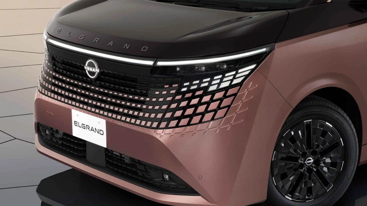 2026 Nissan Elgrand Gepixelde LED Grille Close-Up
