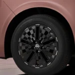 2026 Nissan Elgrand Meerspaaks Zwart Wiel Ontwerp
