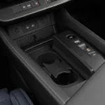 2026 Nissan Elgrand Middenconsole met Fysieke Bediening