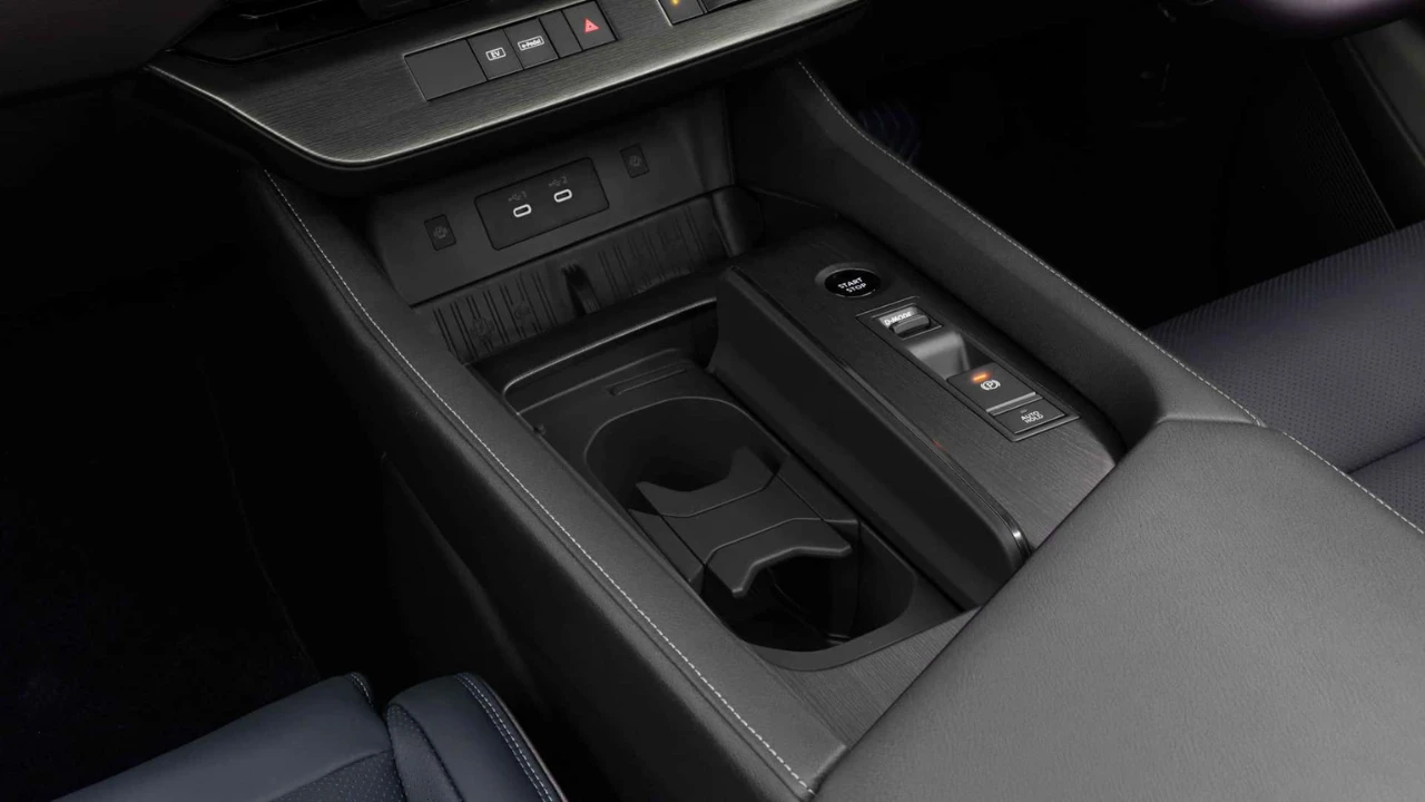 2026 Nissan Elgrand Middenconsole met Fysieke Bediening