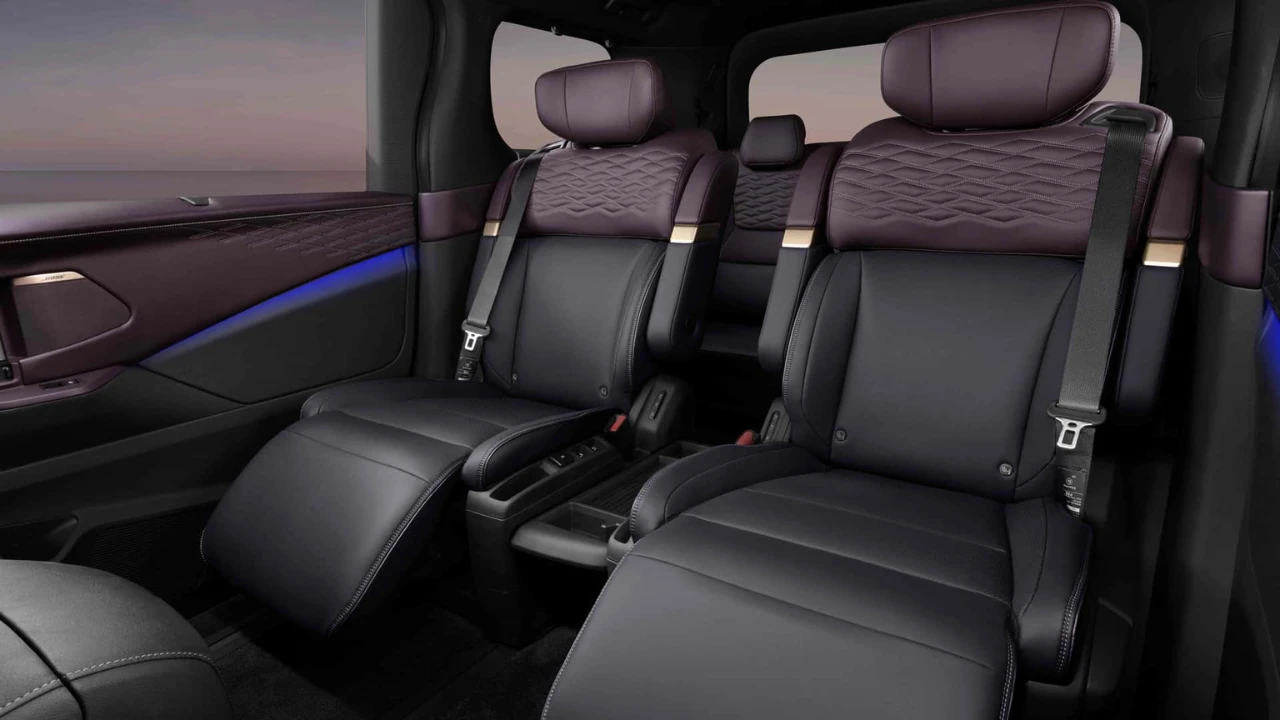 2026 Nissan Elgrand Tweede Rij Captain's Stoelen met Elektrische Verstelling