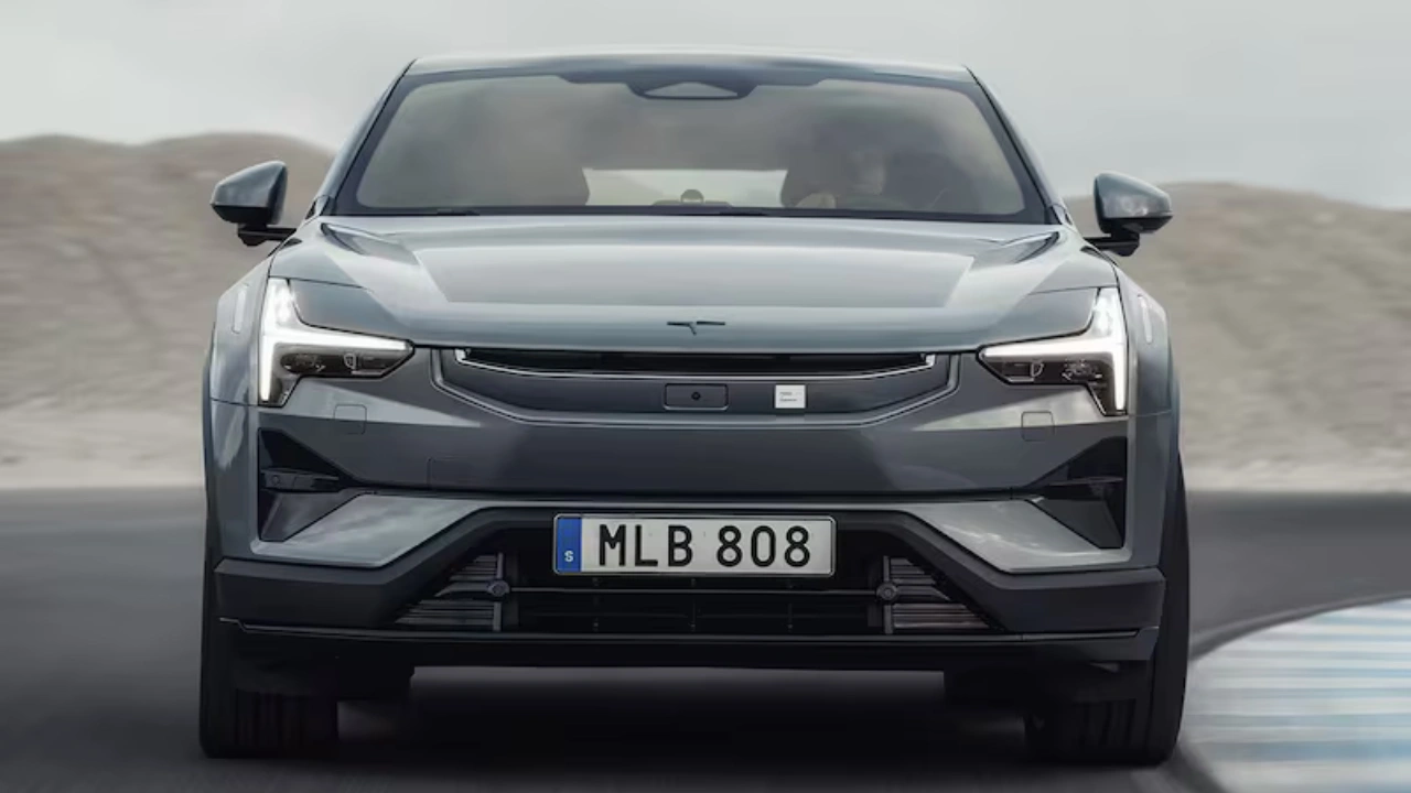 De 2026 Polestar 3 toont zijn kenmerkende Scandinavische designtaal met de kenmerkende Thor's Hammer LED-koplampen en minimalistische voorkant, met daaronder de revolutionaire 800V elektrische architectuur.