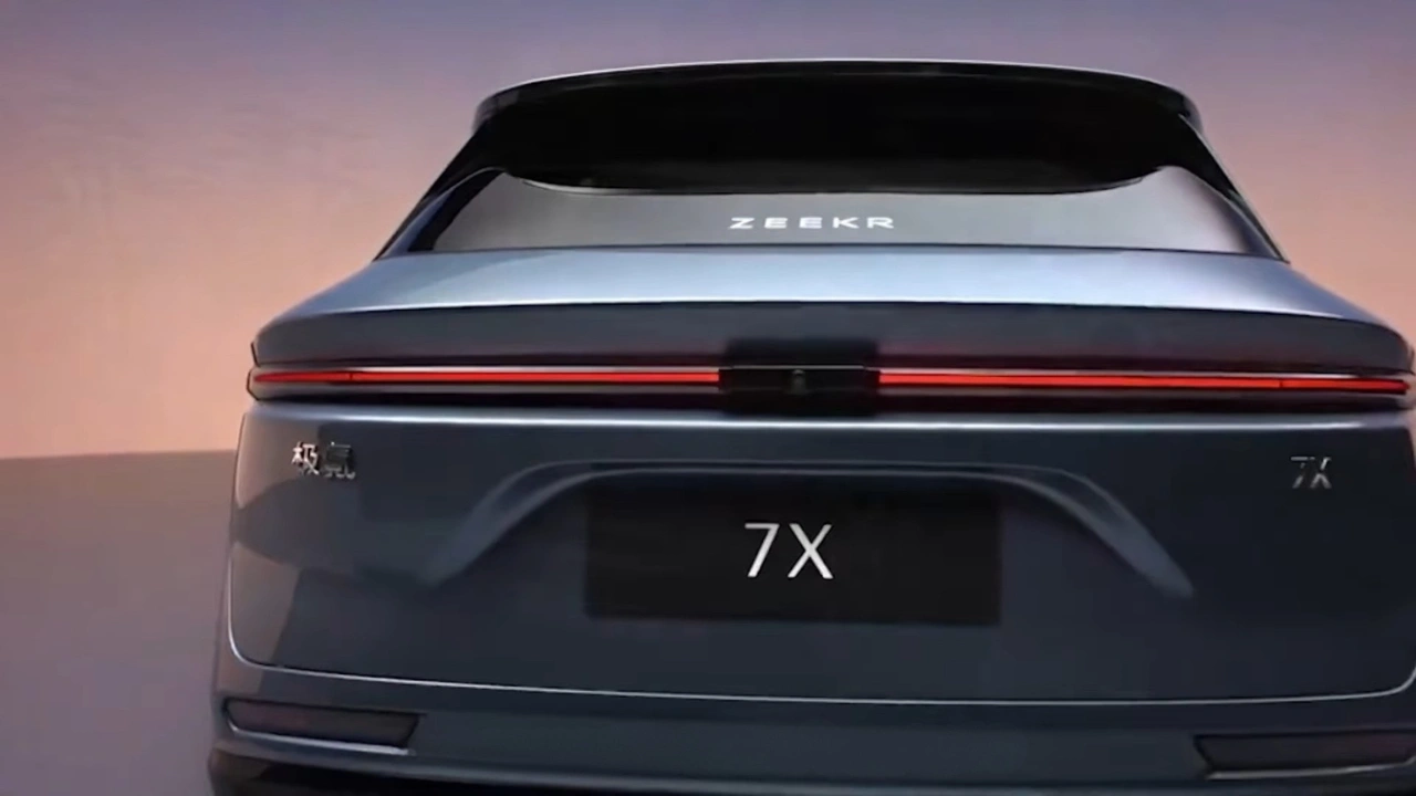 2026 Zeekr 7X Achteraanzicht met LED-achterlichtbalk Over Volledige Breedte